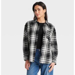 Universal thread Woman’s oversized long sleeve button-down flannel size L NWT